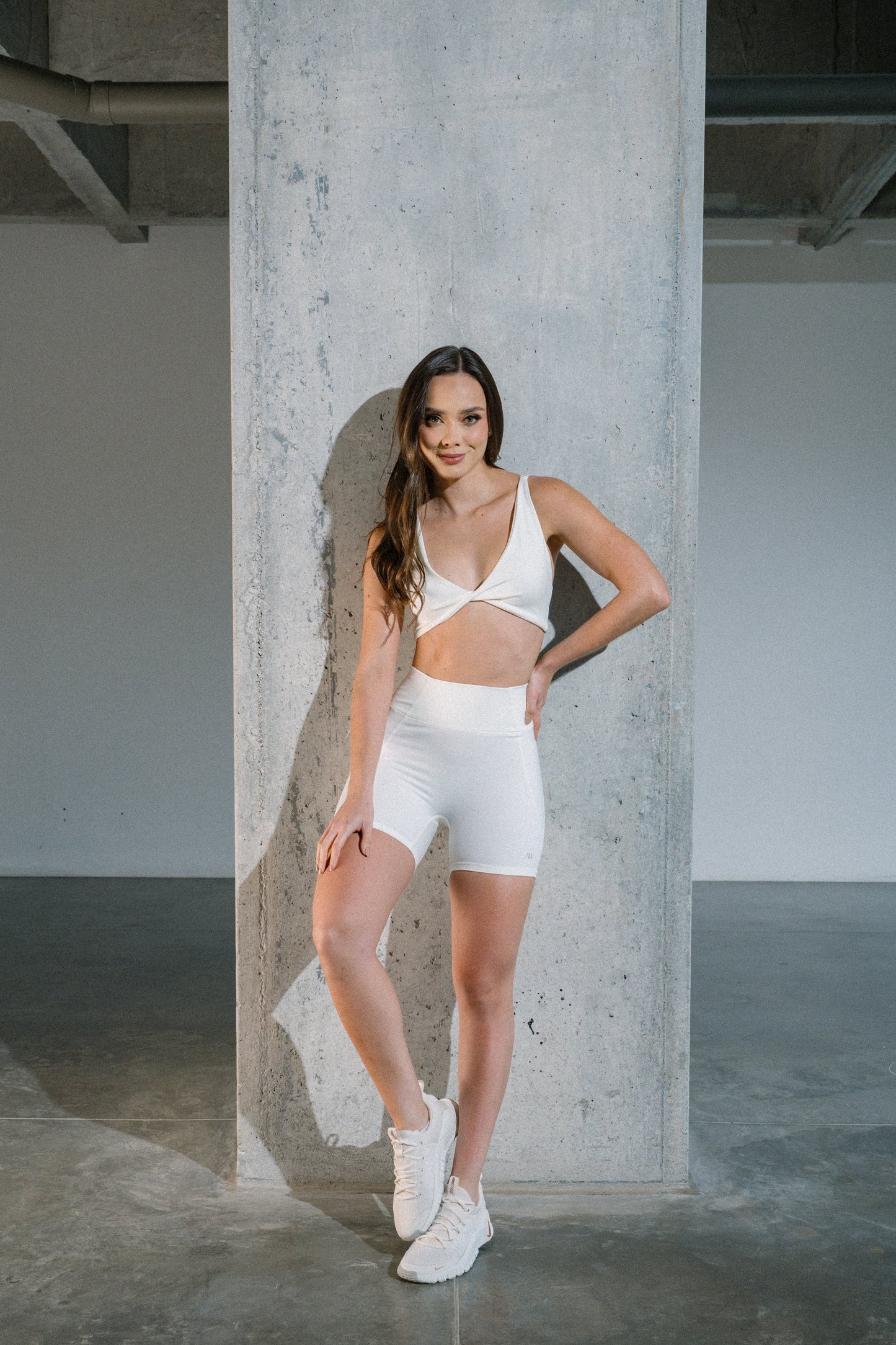 Side cuts biker Crudo